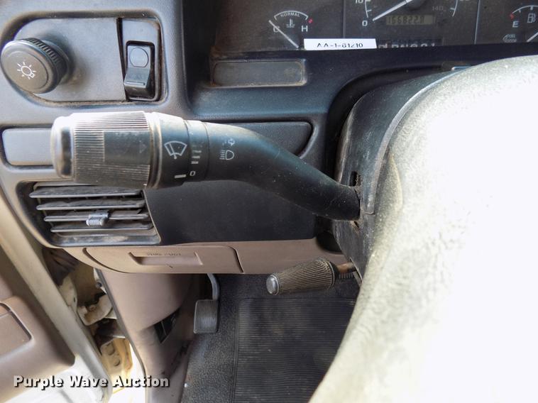 image for item DF4424 1997 Ford F250 pickup truck