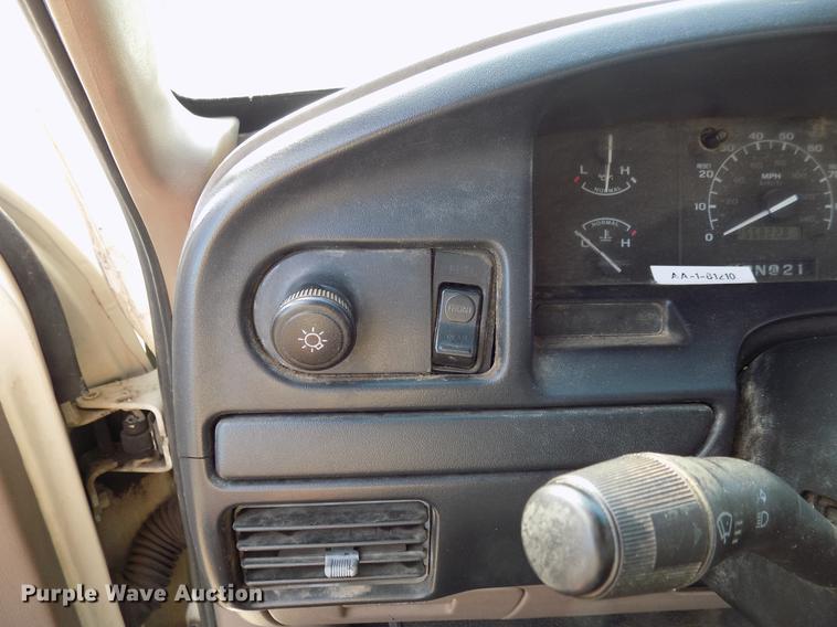 image for item DF4424 1997 Ford F250 pickup truck