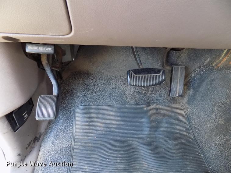 image for item DF4424 1997 Ford F250 pickup truck