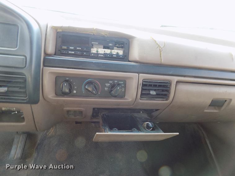 image for item DF4424 1997 Ford F250 pickup truck