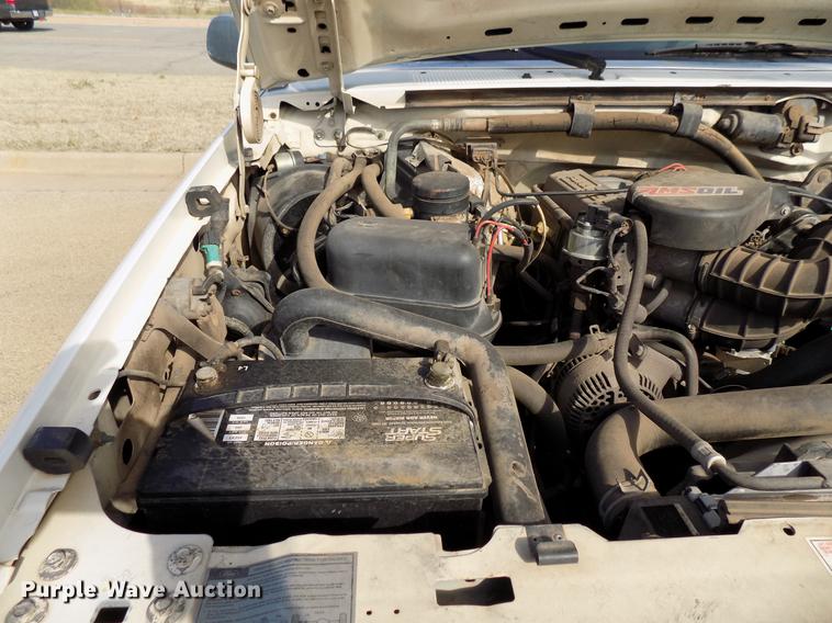 image for item DF4424 1997 Ford F250 pickup truck