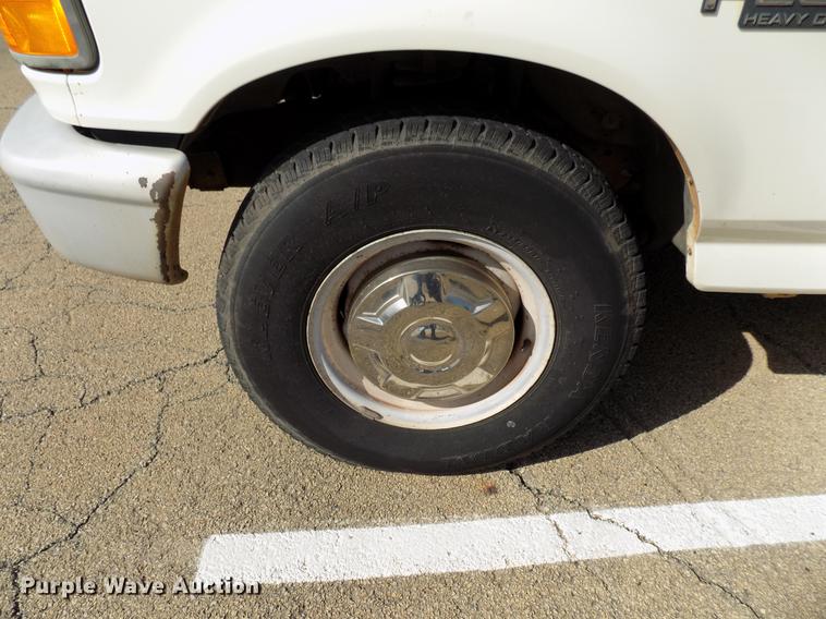 image for item DF4424 1997 Ford F250 pickup truck