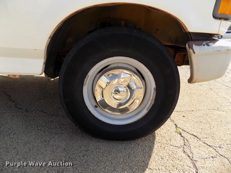 image for item DF4424 1997 Ford F250 pickup truck