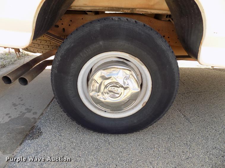 image for item DF4424 1997 Ford F250 pickup truck