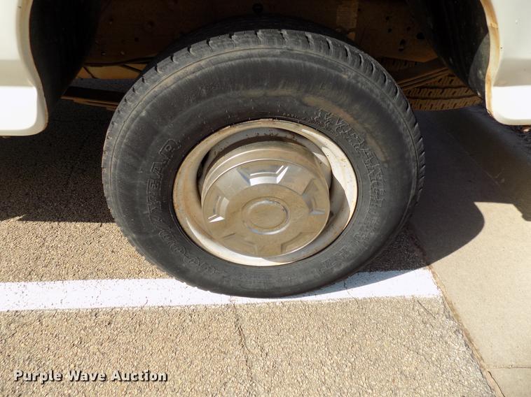 image for item DF4424 1997 Ford F250 pickup truck