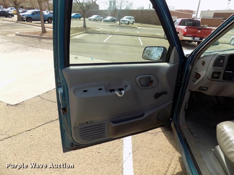 image for item DF4427 1998 Chevrolet C1500 Ext. Cab pickup truck