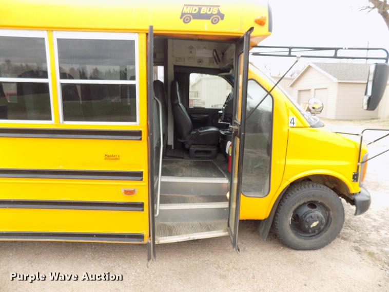 image for item DF4430 2002 Chevrolet Express G3500 school bus