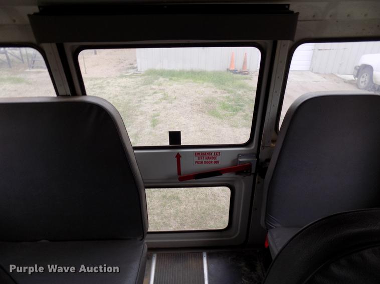 image for item DF4430 2002 Chevrolet Express G3500 school bus