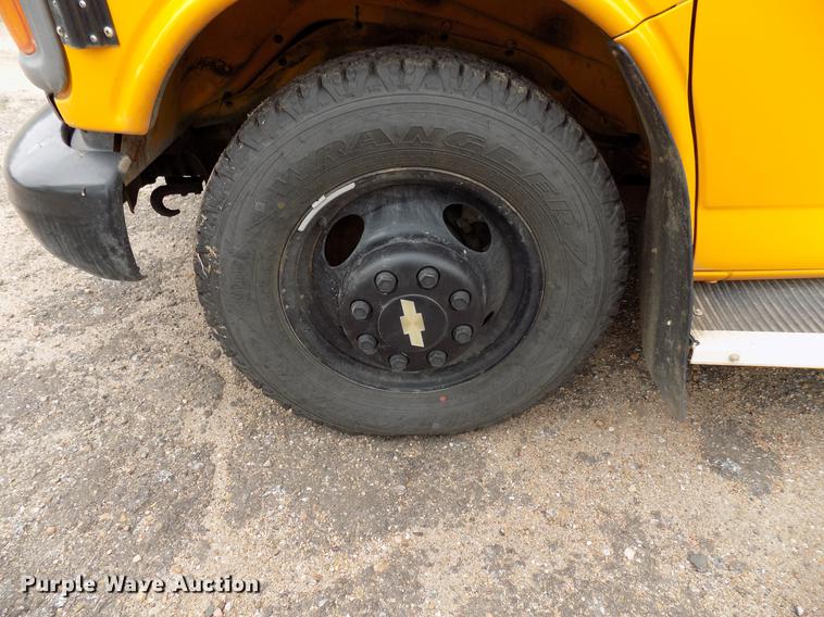 image for item DF4430 2002 Chevrolet Express G3500 school bus