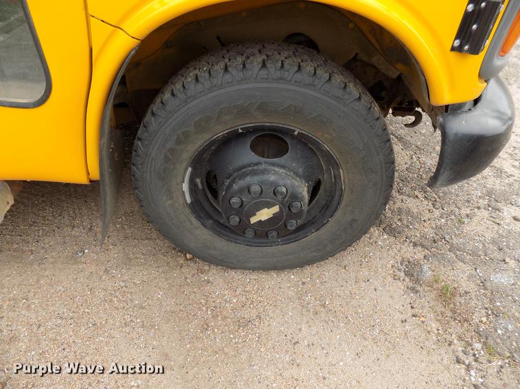 image for item DF4430 2002 Chevrolet Express G3500 school bus
