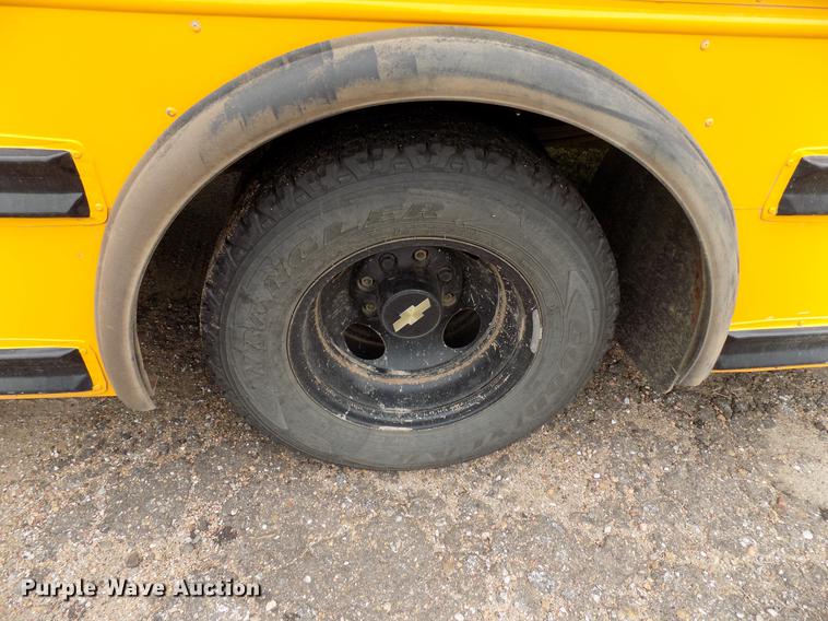 image for item DF4430 2002 Chevrolet Express G3500 school bus