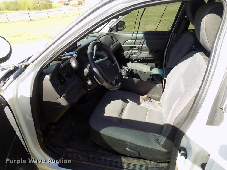 image for item DF4440 2011 Ford Crown Victoria Police Interceptor