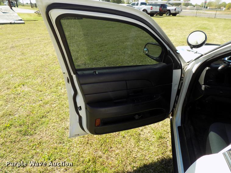 image for item DF4440 2011 Ford Crown Victoria Police Interceptor