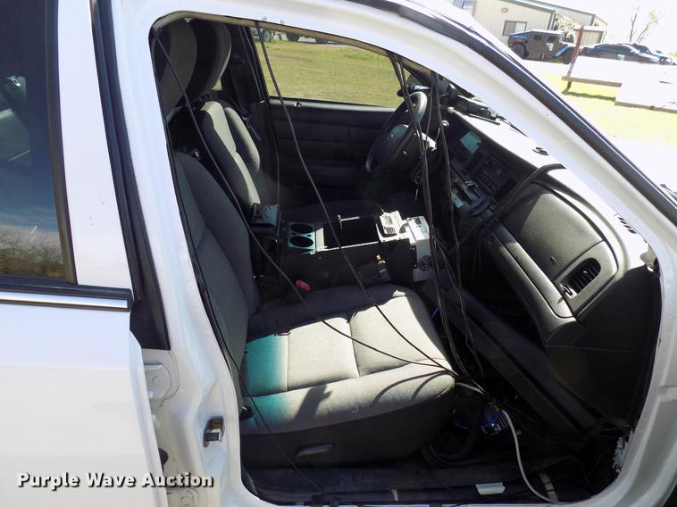 image for item DF4440 2011 Ford Crown Victoria Police Interceptor