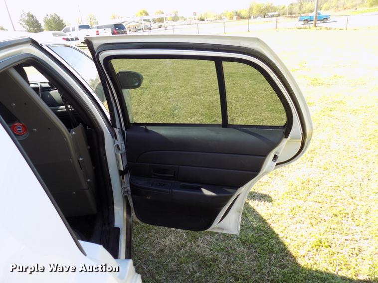 image for item DF4440 2011 Ford Crown Victoria Police Interceptor