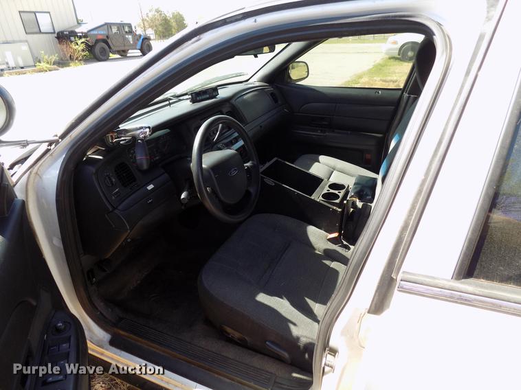 image for item DF4444 2011 Ford Crown Victoria Police Interceptor