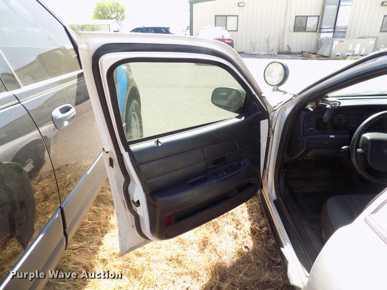 image for item DF4444 2011 Ford Crown Victoria Police Interceptor