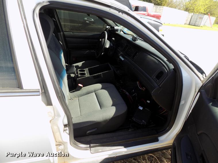 image for item DF4444 2011 Ford Crown Victoria Police Interceptor