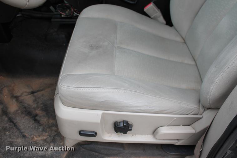 image for item DF4446 2010 Ford Expedition XLT SUV