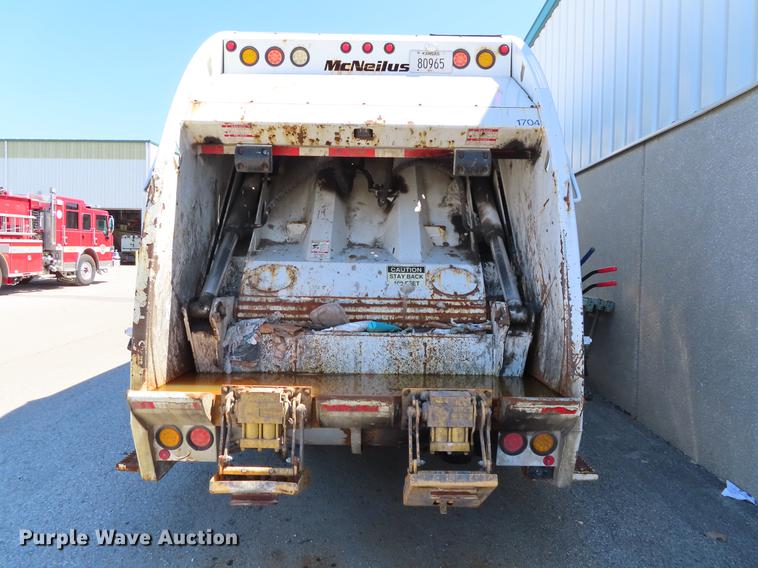 image for item DF7789 2011 Freightliner Business Class M2 refuse truck