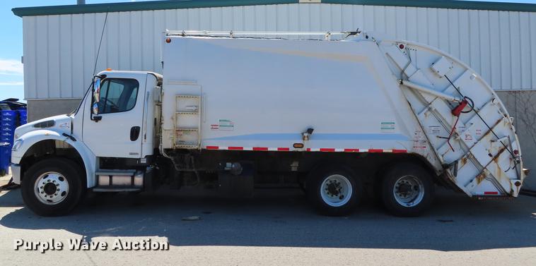 image for item DF7789 2011 Freightliner Business Class M2 refuse truck