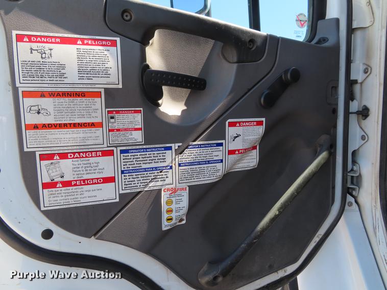 image for item DF7789 2011 Freightliner Business Class M2 refuse truck