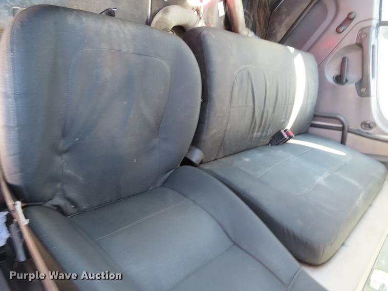 image for item DF7789 2011 Freightliner Business Class M2 refuse truck