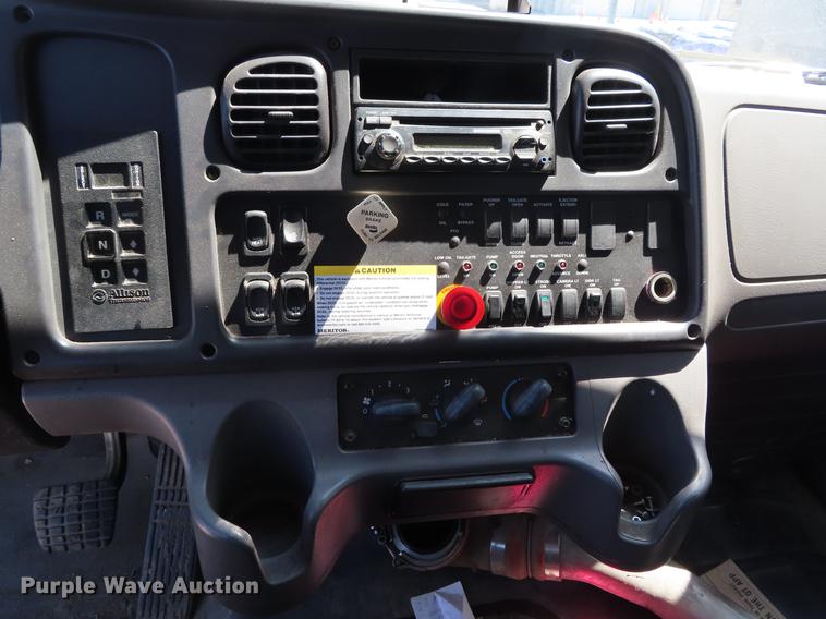 image for item DF7789 2011 Freightliner Business Class M2 refuse truck