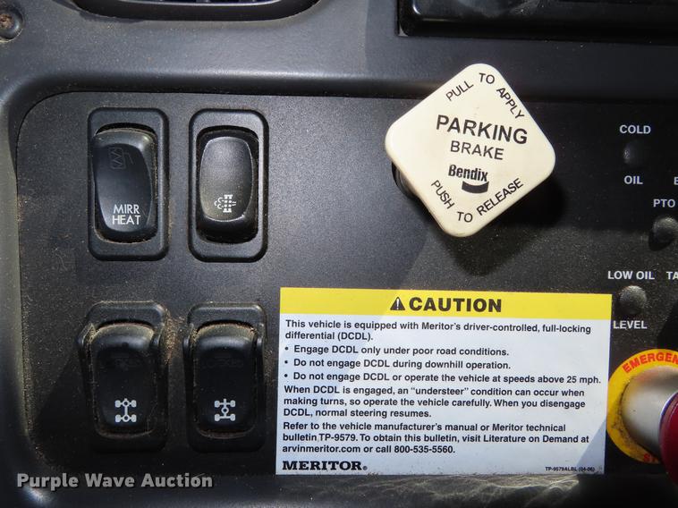 image for item DF7789 2011 Freightliner Business Class M2 refuse truck