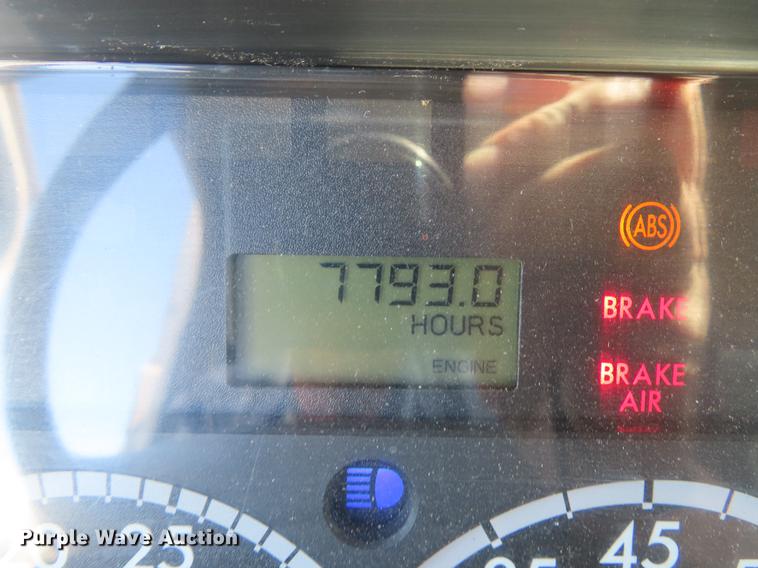 image for item DF7789 2011 Freightliner Business Class M2 refuse truck