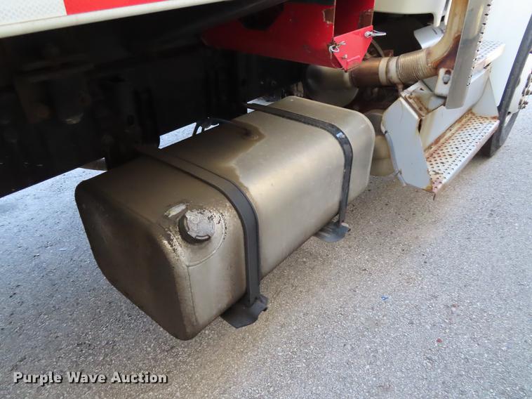 image for item DF7789 2011 Freightliner Business Class M2 refuse truck