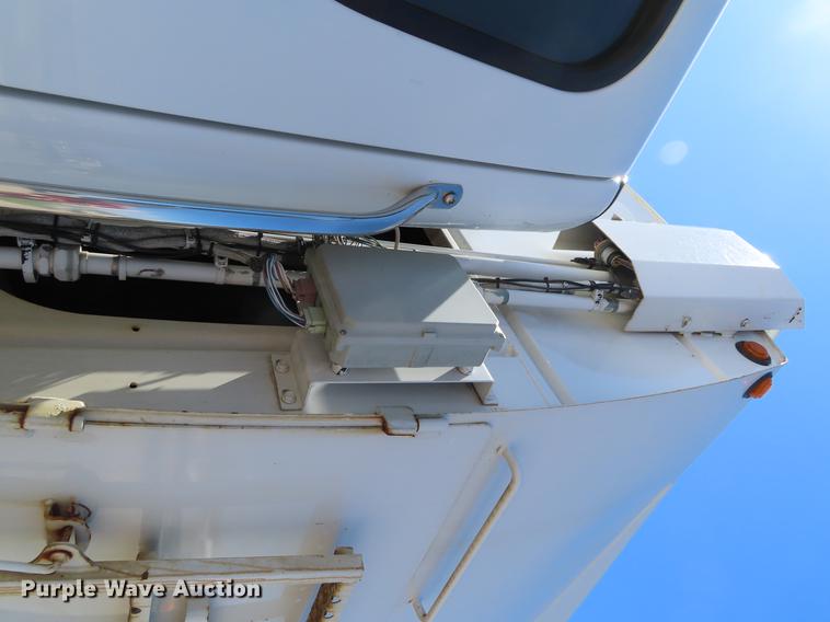 image for item DF7789 2011 Freightliner Business Class M2 refuse truck