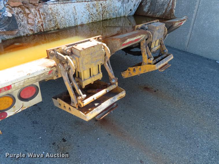 image for item DF7789 2011 Freightliner Business Class M2 refuse truck