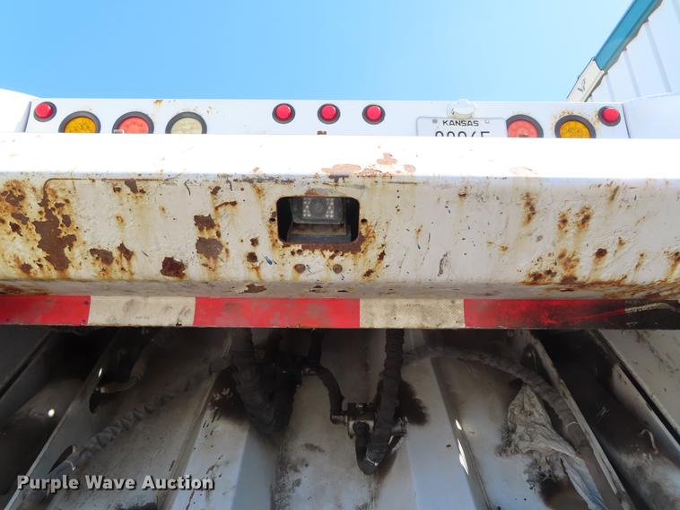 image for item DF7789 2011 Freightliner Business Class M2 refuse truck