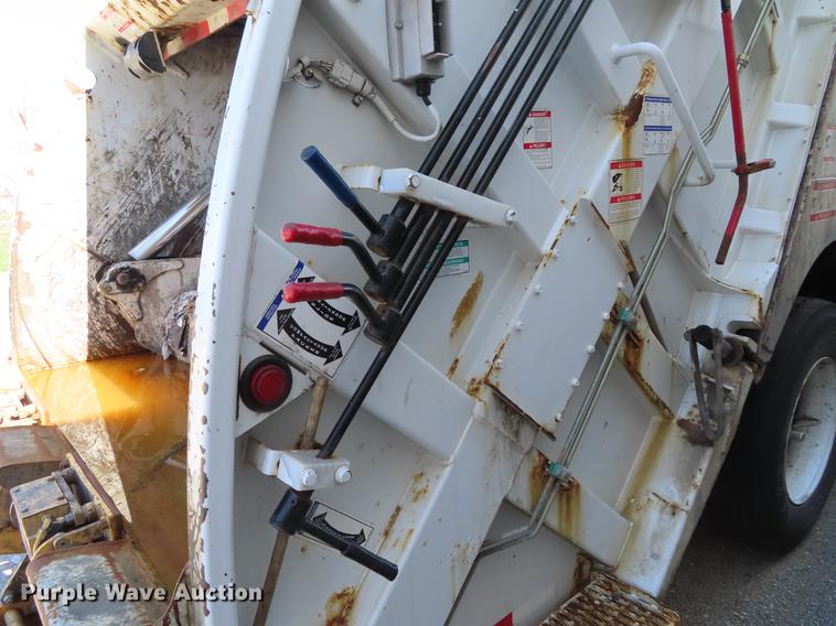 image for item DF7789 2011 Freightliner Business Class M2 refuse truck