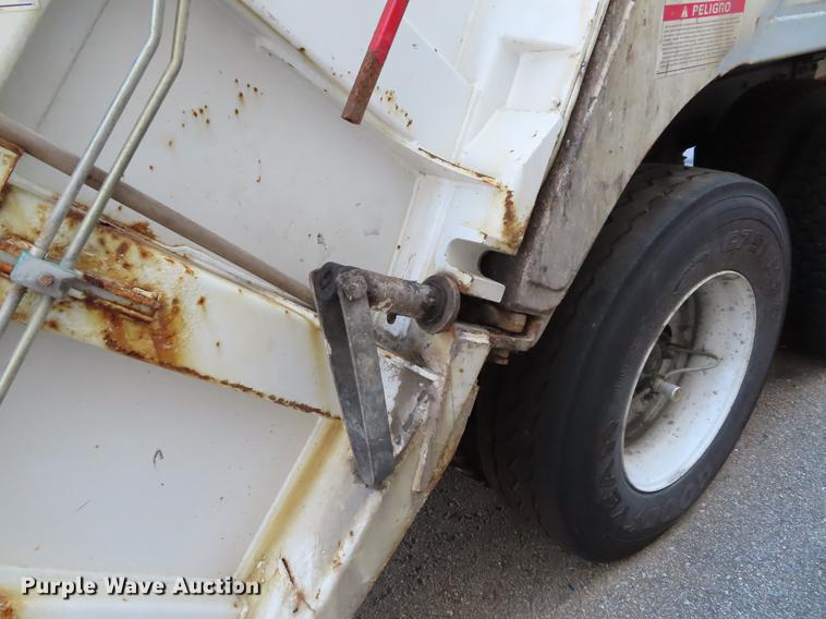 image for item DF7789 2011 Freightliner Business Class M2 refuse truck