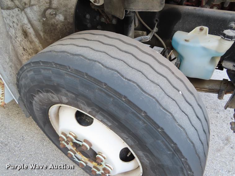 image for item DF7789 2011 Freightliner Business Class M2 refuse truck