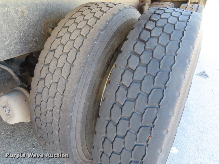 image for item DF7789 2011 Freightliner Business Class M2 refuse truck