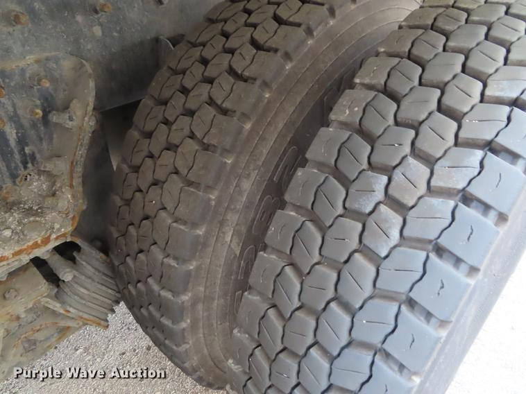 image for item DF7789 2011 Freightliner Business Class M2 refuse truck