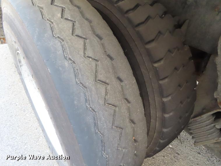 image for item DF7789 2011 Freightliner Business Class M2 refuse truck