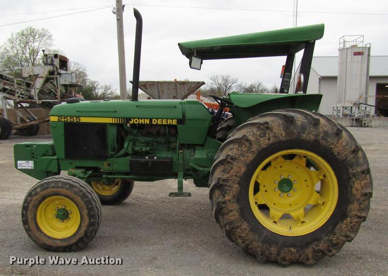 image for item DF7946 John Deere 2555 tractor