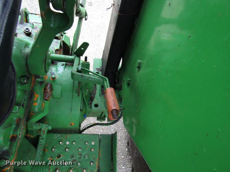 image for item DF7946 John Deere 2555 tractor