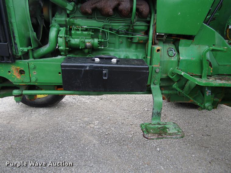 image for item DF7946 John Deere 2555 tractor