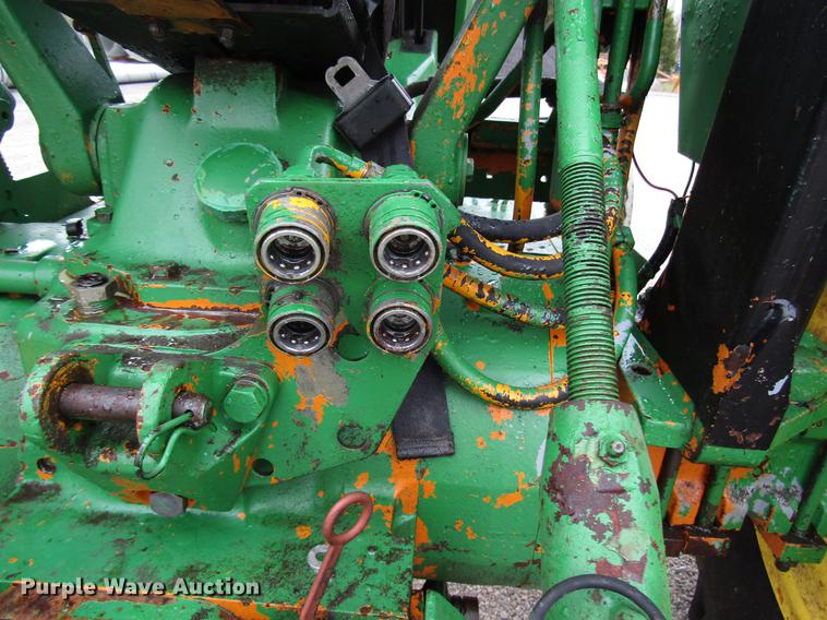 image for item DF7946 John Deere 2555 tractor