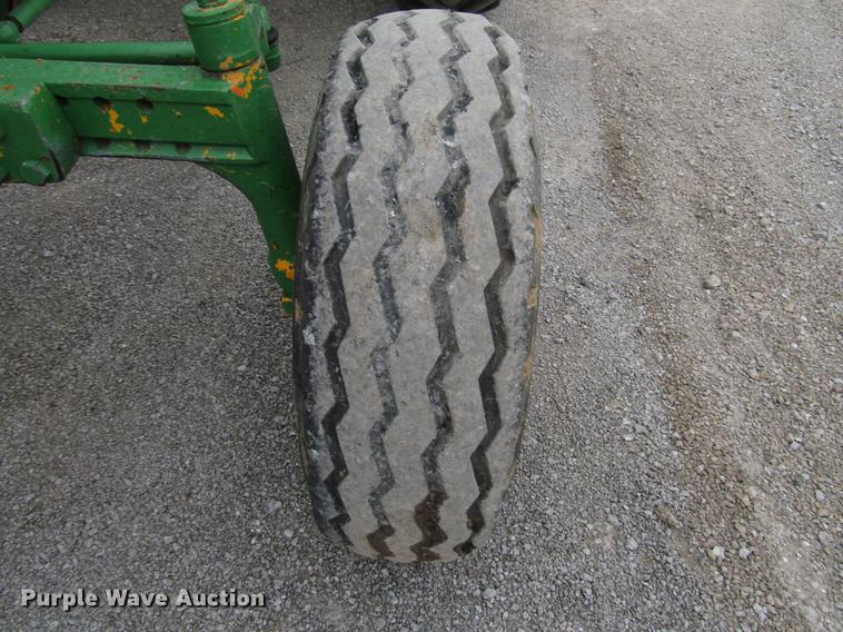 image for item DF7946 John Deere 2555 tractor