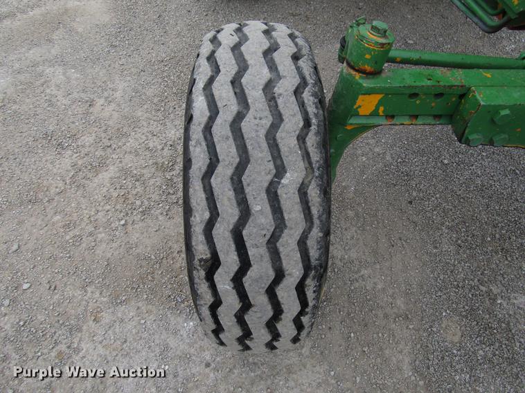 image for item DF7946 John Deere 2555 tractor