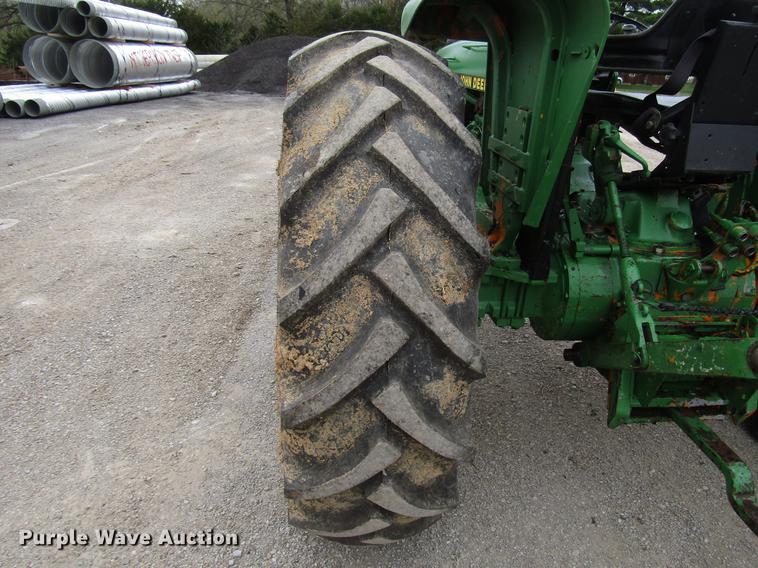 image for item DF7946 John Deere 2555 tractor