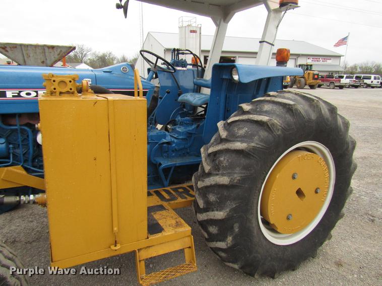 image for item DF7947 1985 Ford 6610 tractor