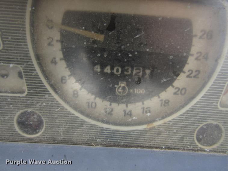 image for item DF7947 1985 Ford 6610 tractor