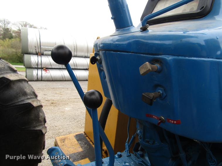 image for item DF7947 1985 Ford 6610 tractor